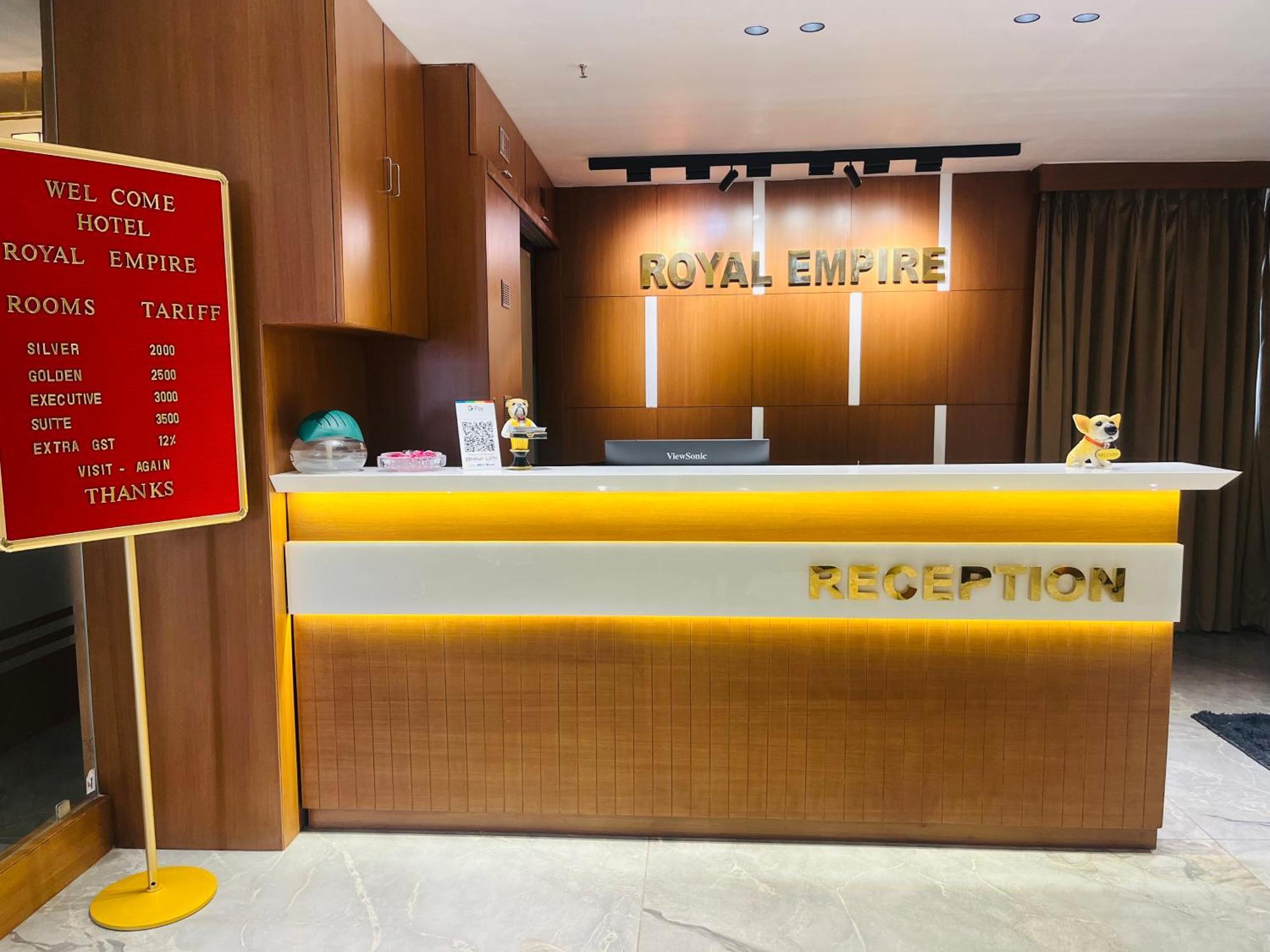 Hotel Royal Empire Gandhinagar Esterno foto