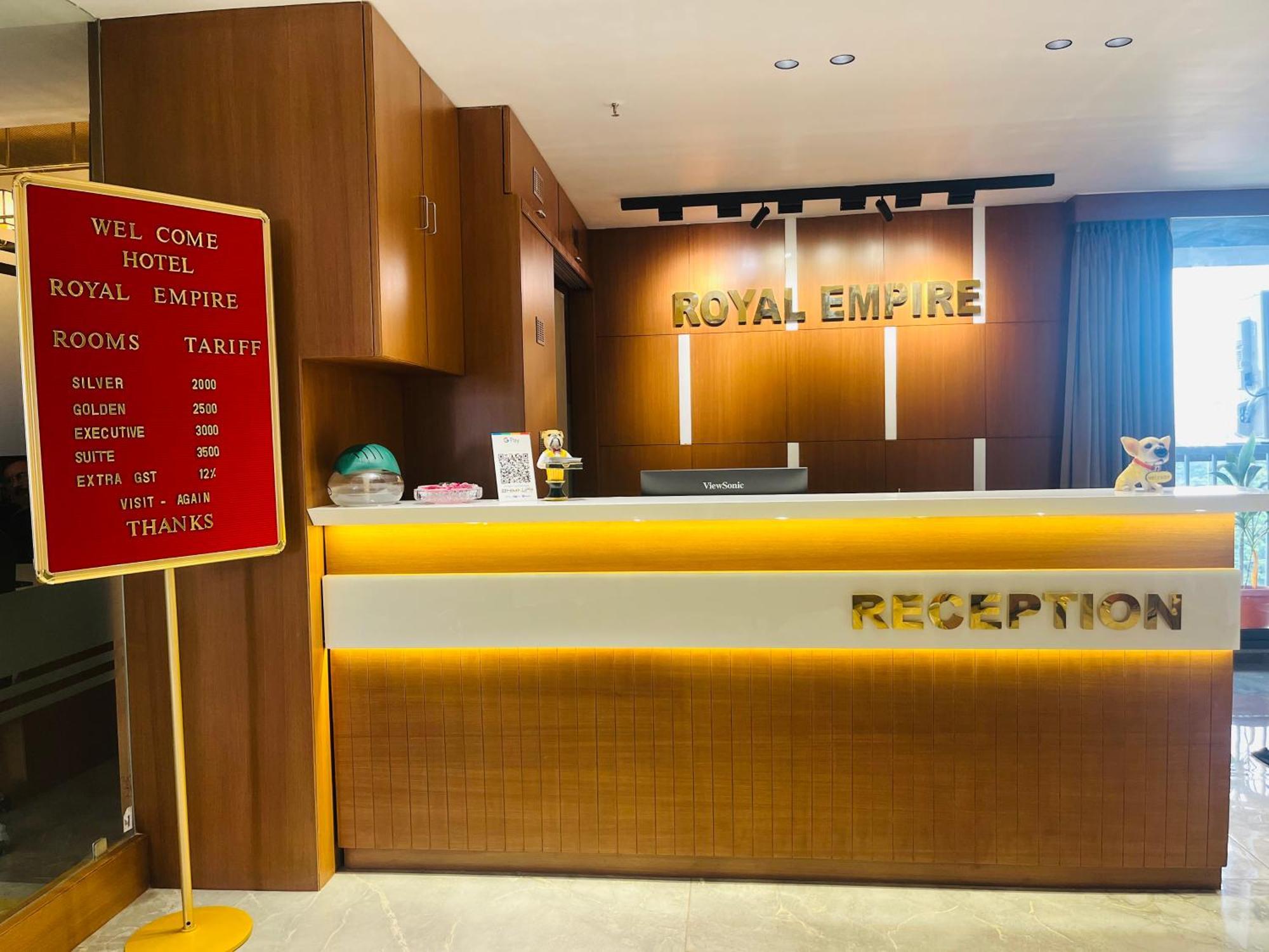 Hotel Royal Empire Gandhinagar Esterno foto