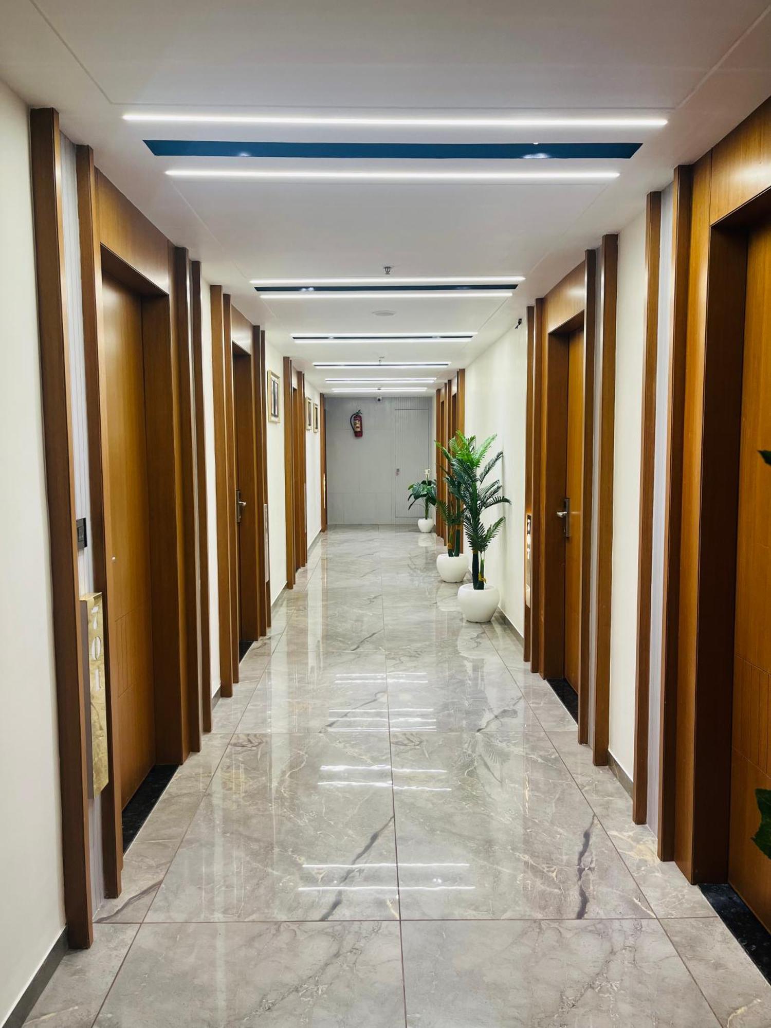 Hotel Royal Empire Gandhinagar Esterno foto